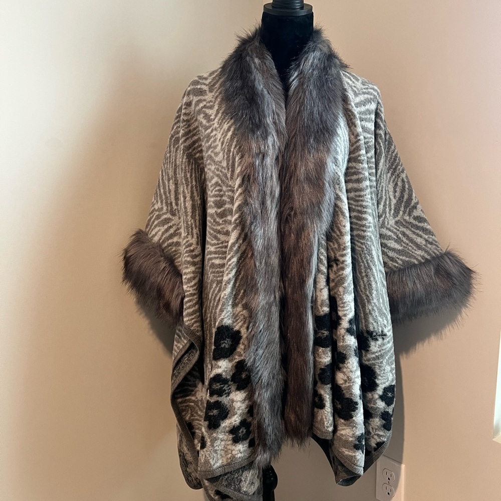 Neiman Marcus Charcoal Knit Sweater